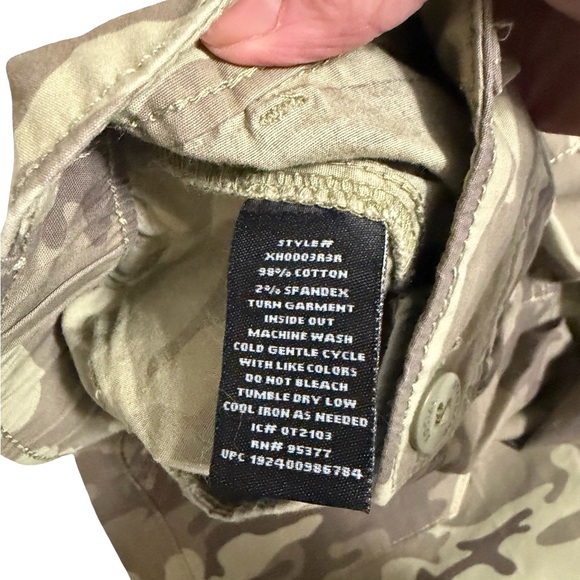 Women's Camo Cargo Shorts in Shades of Green/Khaki Casual Utility Style - Picture 4 of 6